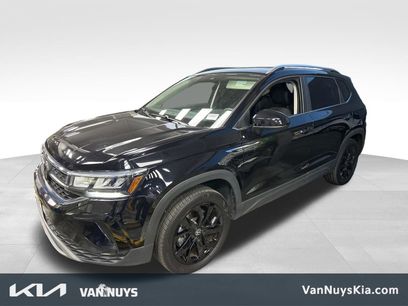 Used 2023 Volkswagen Taos SE w/ Panoramic Sunroof Package