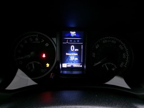Used 2022 Toyota Tacoma TRD Off-Road AWD/4WD image 7