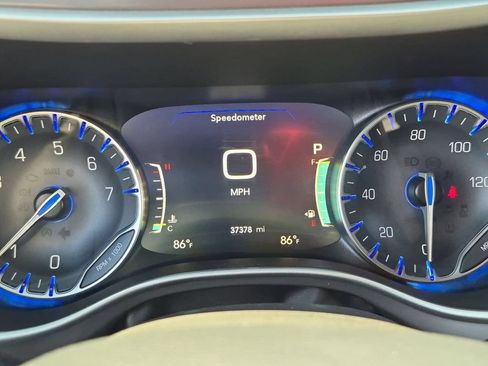 Used 2025 Chrysler Pacifica Select FWD image 16