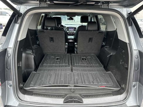 Used 2021 GMC Acadia SLT w/ Technology Package FWD image 24