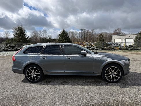 Used 2018 Volvo V90 T6 Cross Country w/ Convenience Package image 10