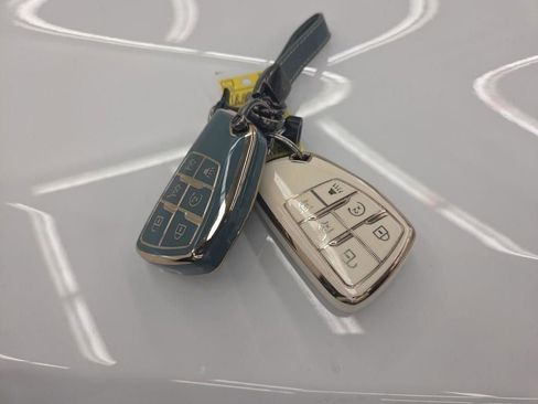 Used 2024 Chevrolet Tahoe Z71 w/ Luxury Package image 56