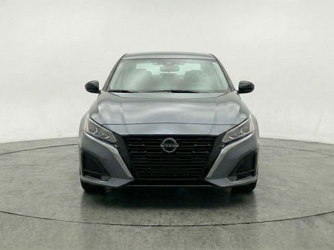 Used 2025 Nissan Altima 2.5 SV FWD image 3