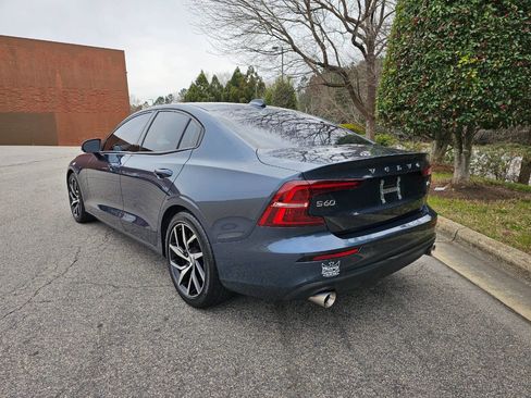 Used 2020 Volvo S60 T5 Momentum image 3
