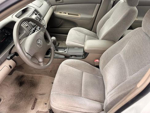 Used 2004 Toyota Camry LE image 5