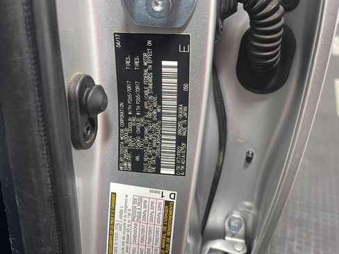 Used 2017 Toyota 4Runner SR5 AWD/4WD image 27
