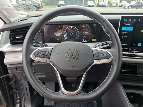 Used 2024 Volkswagen Atlas Cross Sport SEL R-Line AWD/4WD image 19
