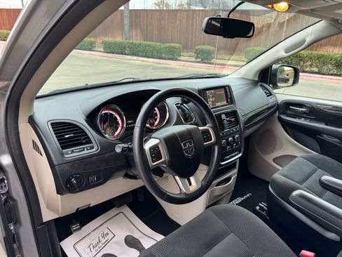 Used 2017 Dodge Grand Caravan SE w/ Power Window Group image 23