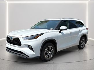 Used 2022 Toyota Highlander XLE AWD/4WD video 1