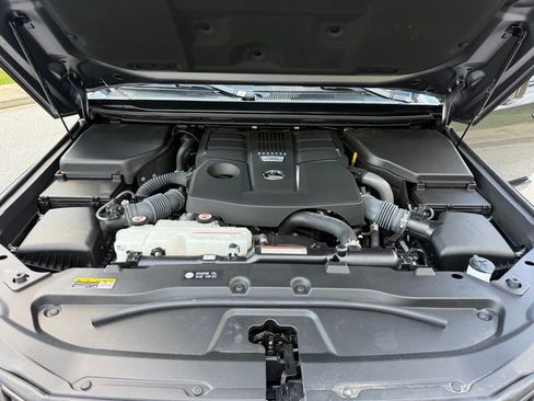 Used 2024 Lexus GX 550 w/ Accessory Package (31) AWD/4WD image 18