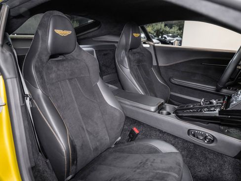 Used 2025 Aston Martin V8 Vantage Coupe image 16