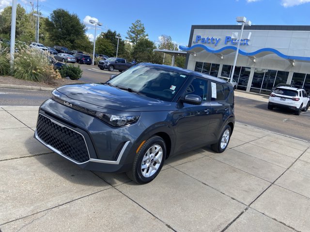 Used 2025 Kia Soul LX w/ LX Technology Package FWD image 4