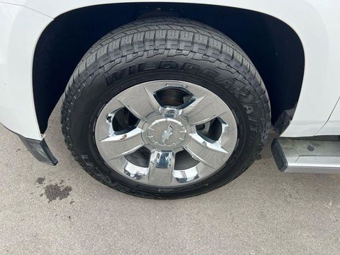 Used 2018 Chevrolet Suburban LT w/ LT Signature Package image 12