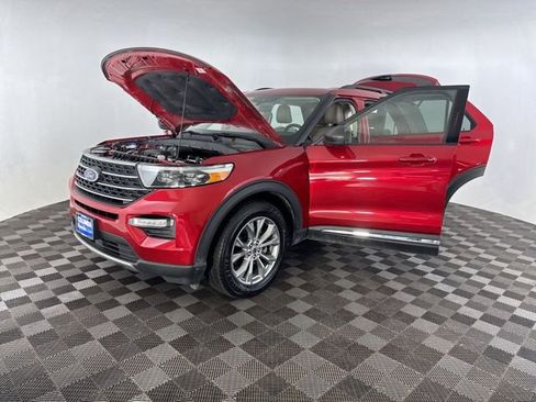 Used 2021 Ford Explorer XLT w/ Equipment Group 202A AWD/4WD image 12