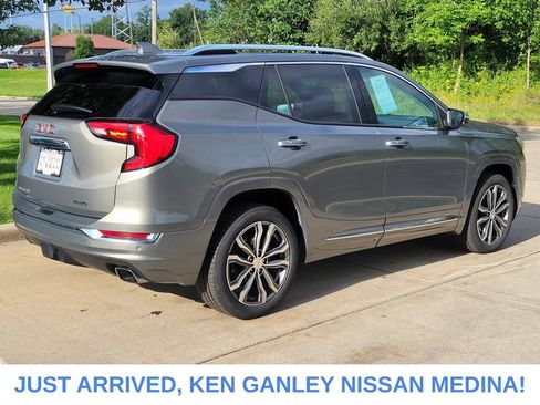 Used 2018 GMC Terrain Denali w/ Advanced Safety Package AWD/4WD image 3