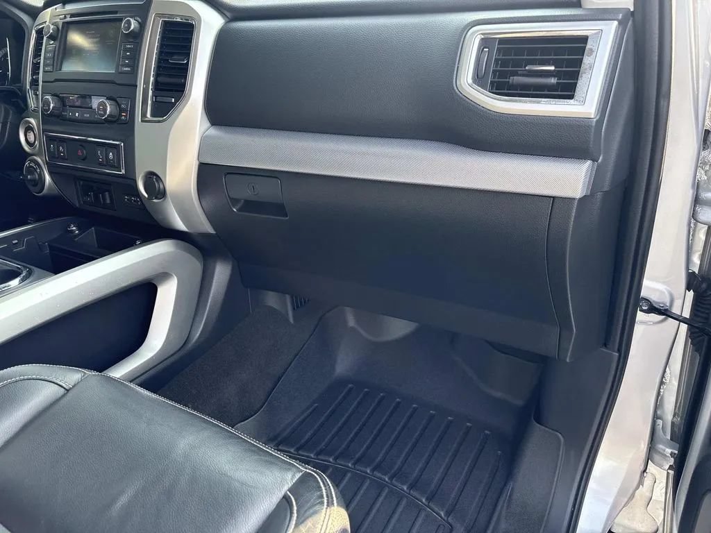 Used 2019 Nissan Titan PRO-4X w/ Pro-4x Convenience Package AWD/4WD image 23