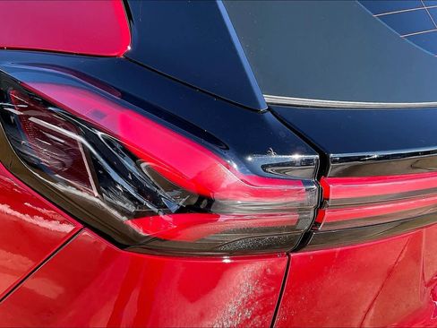 Certified 2023 Chevrolet Bolt EUV LT w/ Convenience Package image 28