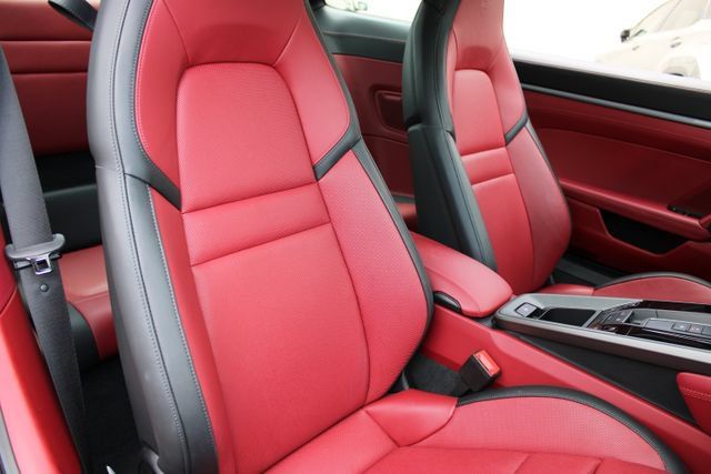 Used 2025 Porsche 911 Carrera RWD image 13