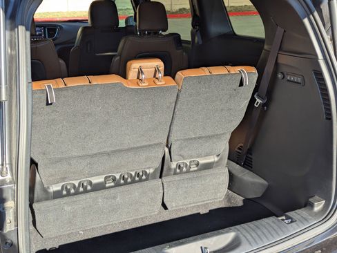 Used 2019 Chrysler Pacifica Limited image 22