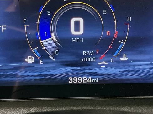 Used 2025 Chevrolet Traverse LT FWD image 18