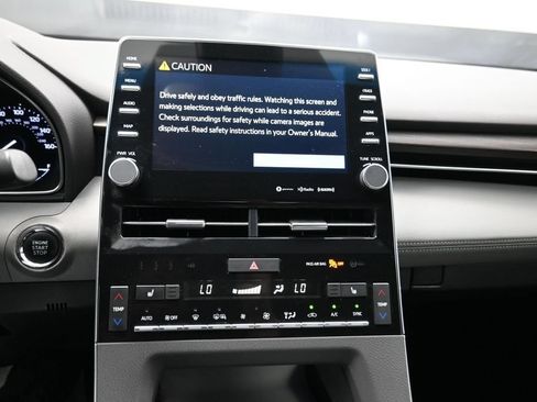 Used 2019 Toyota Avalon XLE w/ Moonroof Package FWD image 8
