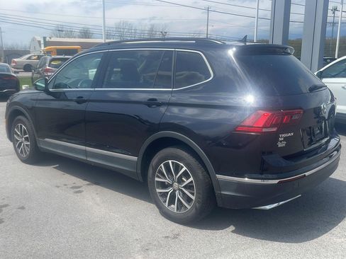 Used 2020 Volkswagen Tiguan SE w/ Panoramic Sunroof Package FWD image 4