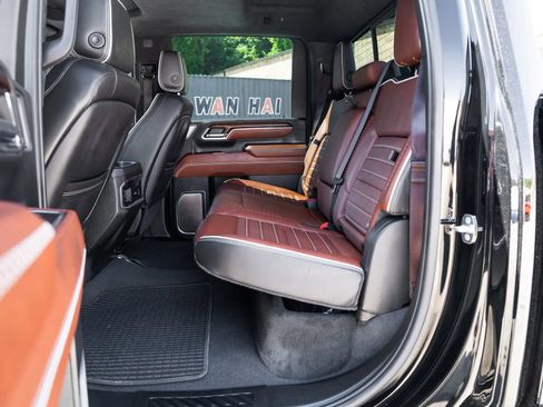 Used 2024 GMC Sierra 3500 Denali Ultimate AWD/4WD image 30