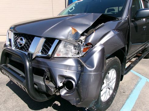 Used 2016 Nissan Frontier SV image 4
