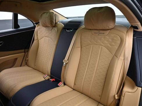 Used 2025 Bentley Flying Spur Plug-In Hybrid AWD/4WD image 28