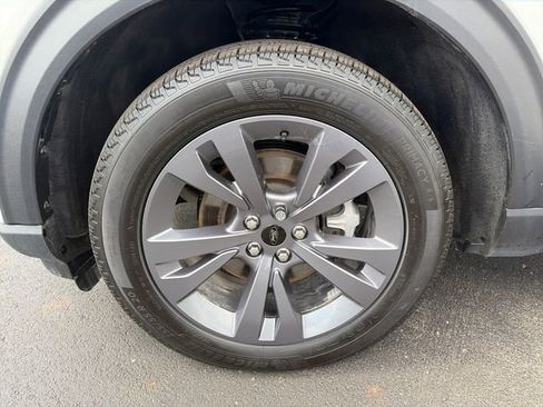 Used 2024 Ford Explorer XLT w/ Equipment Group 202A image 30