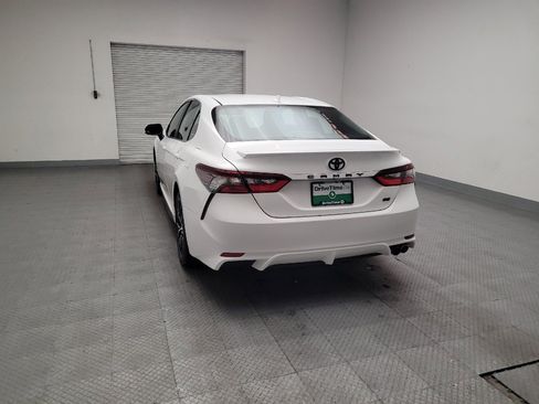 Used 2022 Toyota Camry SE image 6