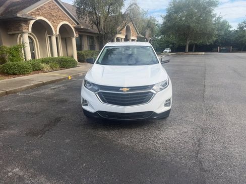 Used 2020 Chevrolet Equinox LS w/ LS Convenience Package FWD image 5