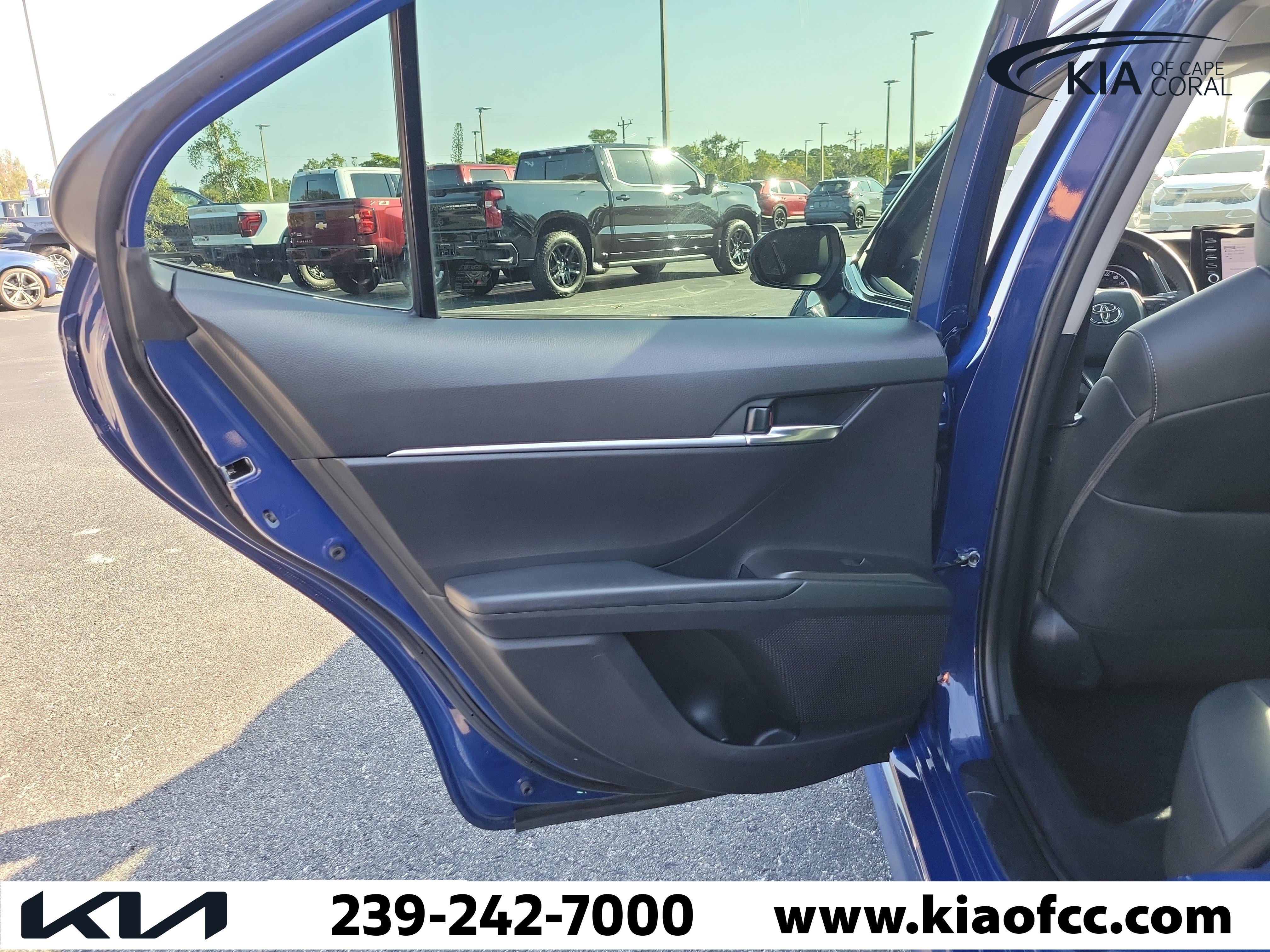 Used 2023 Toyota Camry SE w/ Convenience Package FWD image 14