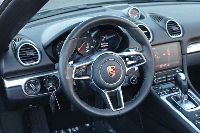 Used 2017 Porsche 718 Boxster RWD image 24