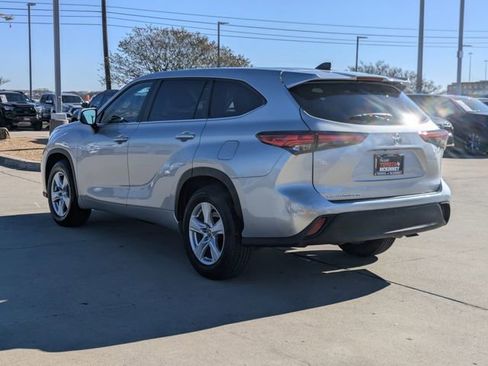 Used 2023 Toyota Highlander L image 8