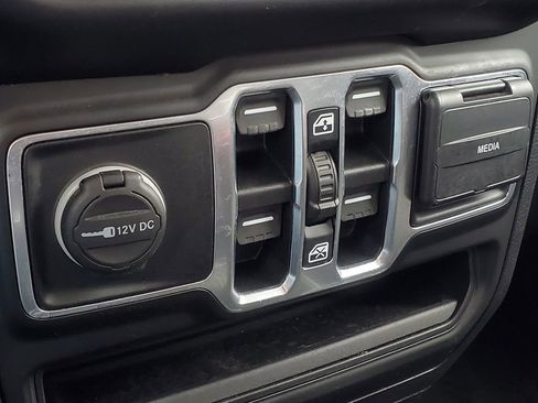 Used 2021 Jeep Wrangler Unlimited Sahara image 23