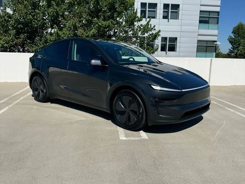 Used 2026 Tesla Model Y 2WD image 2