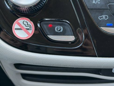 Used 2024 Chrysler Pacifica Touring-L FWD image 25