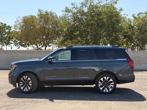Used 2025 Ford Expedition Platinum w/ Driver's Package AWD/4WD image 9