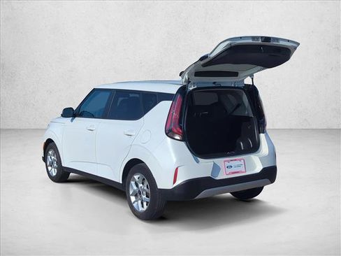Used 2024 Kia Soul LX w/ Option Group 015 FWD image 9