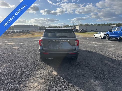 Used 2023 Ford Explorer XLT image 4