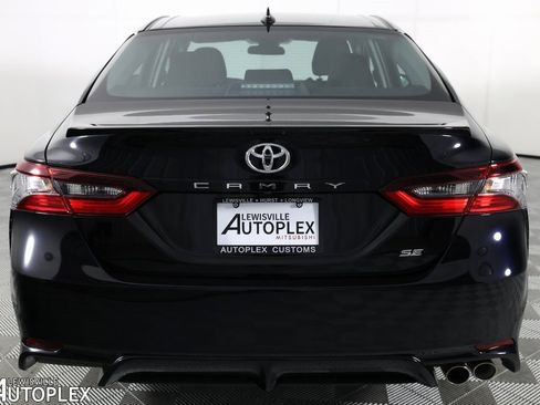 Used 2024 Toyota Camry SE image 6