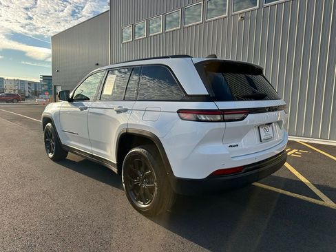 Used 2024 Jeep Grand Cherokee Altitude image 5