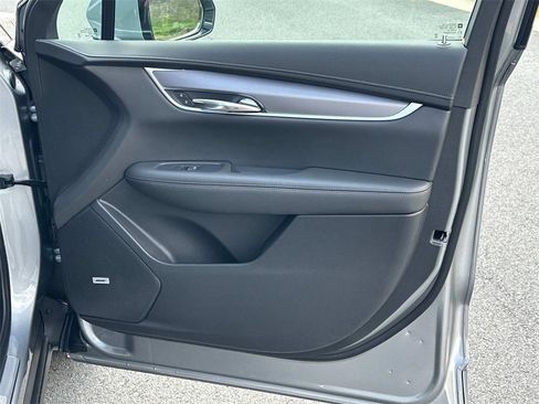New 2025 Cadillac XT6 Luxury image 8