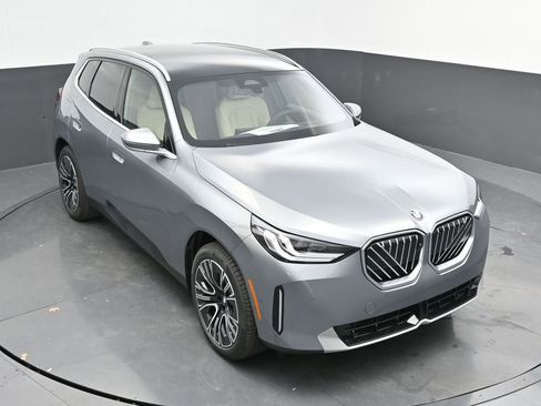 Used 2025 BMW X3 xDrive30i w/ Premium Package image 39