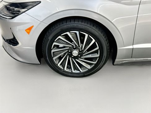 Used 2021 Hyundai Sonata Limited w/ Cargo Package FWD image 11
