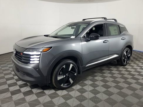 New 2026 Nissan Kicks SR image 8