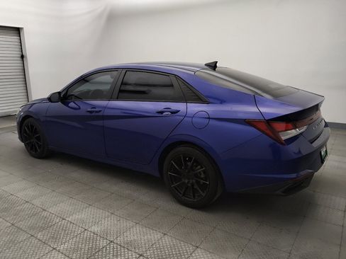 Used 2021 Hyundai Elantra SE FWD image 3