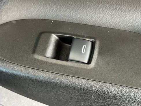 Used 2024 Chevrolet Equinox LT FWD image 22
