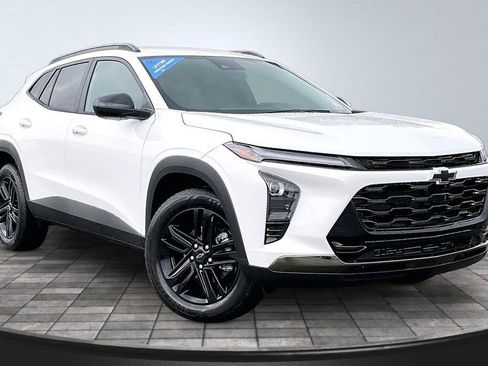 New 2026 Chevrolet Trax ACTIV FWD image 2